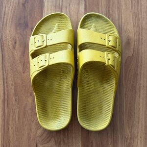 ❤️ Freedom Moses Yellow Sandals Size 8.5 / 38-39